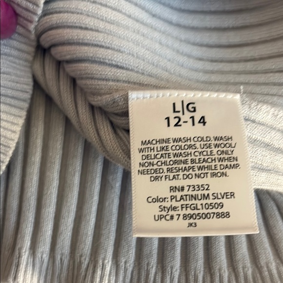 George Silver V-Neck Ribbed Sweater - Picture 5 of 6